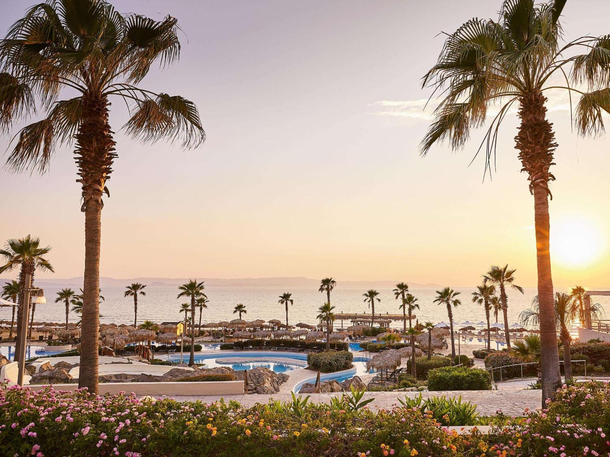 Grecotel Luxme Oasis At Riviera Olympia & Aqua Park 卢特拉基利尼斯 外观 照片